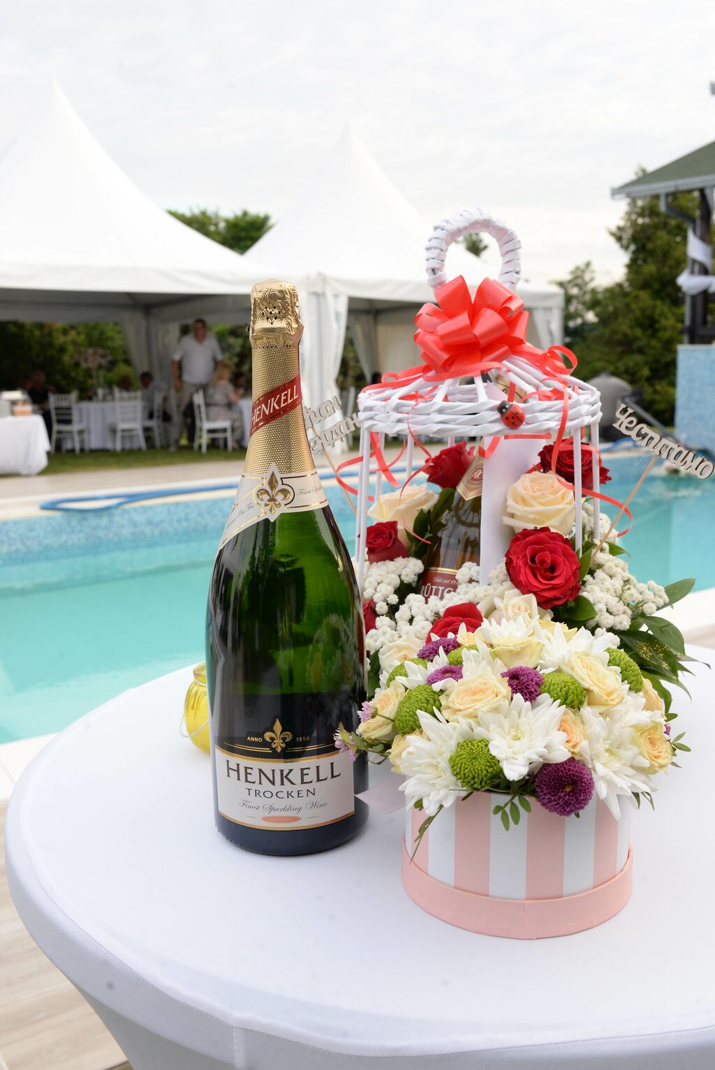 eden_proslava_bazen_sampanjac