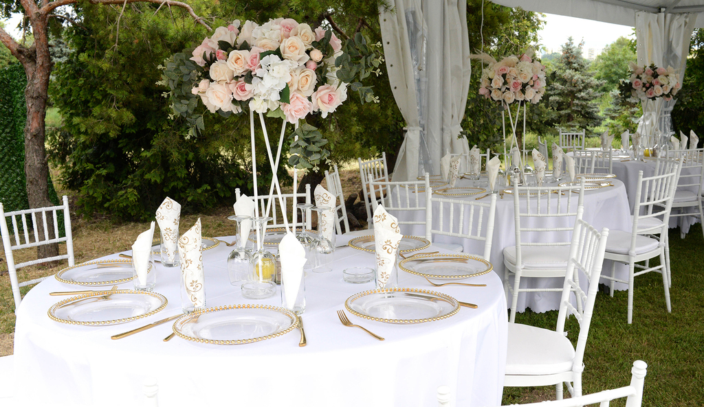 eden_proslava_stolovi