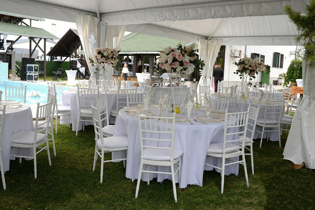 eden_proslava_stolovi